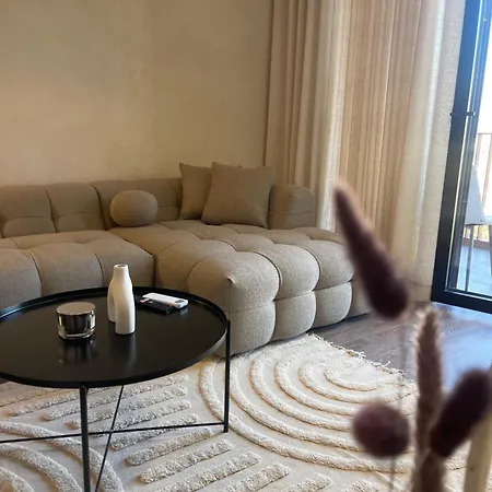 Ξενοδοχείο με διαμερίσματα Square Garden 4*
