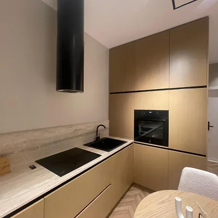 Apartmanhotel Square Garden 4*