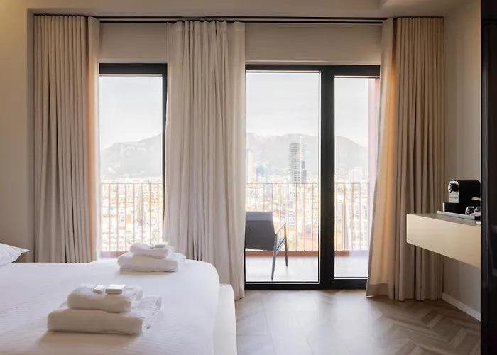 アパートホテル Square Garden 4*